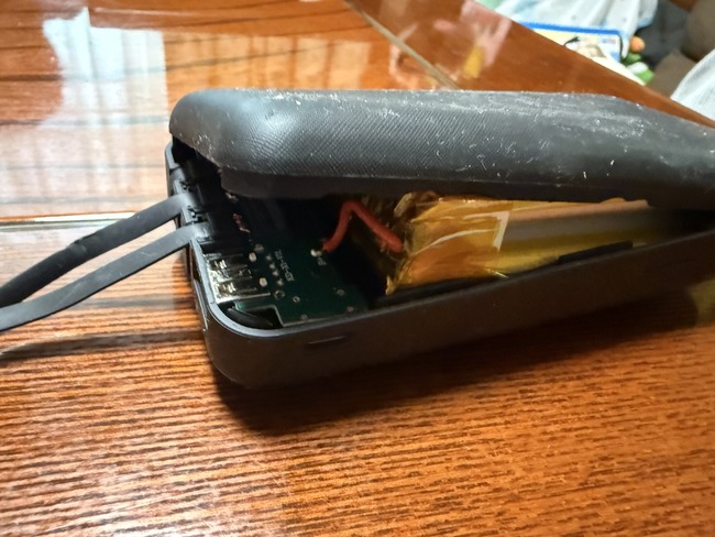 スギちゃん スマホ 携帯 充電器 モバイルバッテリー リチウムイオン電池 膨らむ 爆発寸前に関連した画像-04