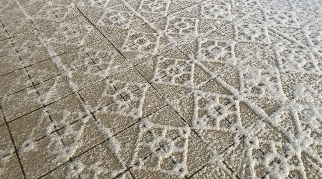 玄関前 タイル 雪 模様 理由 タイル裏 紙 熱伝導 変化に関連した画像-01