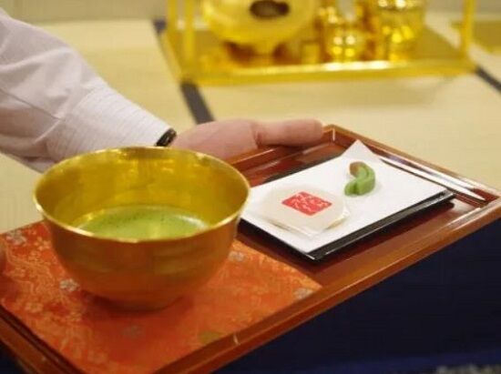 日本橋　高島屋　純金　茶碗　プラスチックケース　大黄金展　盗難　セキュリティ　に関連した画像-01