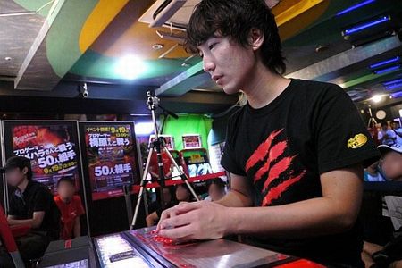 プロゲーマー ウメハラ を題材にした漫画 ウメハラ Fighting Gamers の スト 編が連載開始 オレ的ゲーム速報 刃