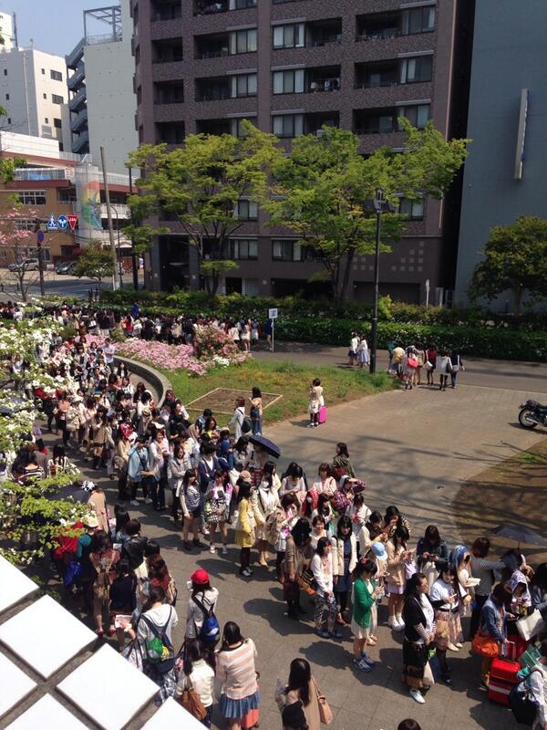 ヤバイ テニミュ 大運動会 の物販に4000人の列が出来るも即売り切れ 会場が阿鼻叫喚の嵐にwwwwwwwww オレ的ゲーム速報 刃 ヤバイ テニミュ 大運動会 の物販に4000人の列が出来るも即売り切れ 会場が阿鼻叫喚の嵐にwwwwwwwww オレ的ゲーム速報 刃