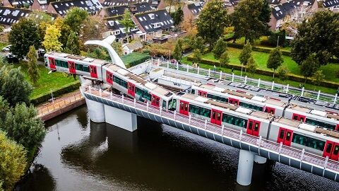 オランダ　地下鉄　クジラ　奇跡　像　事故に関連した画像-01