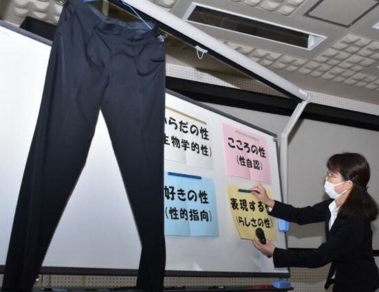女子生徒 スラックス 多様性 性的マイノリティ 高校 制服に関連した画像-03