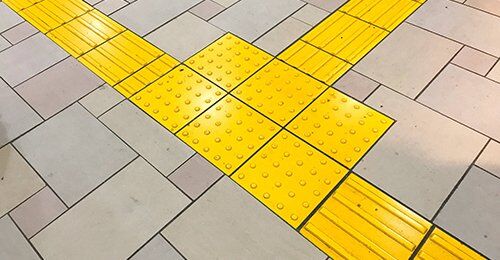点字ブロック　視覚障害者　差別発言に関連した画像-01