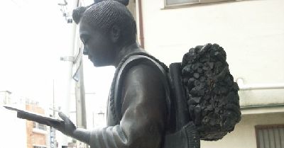 二宮金次郎像 歩いて本を読むのは危険 教育方針にそぐわない 各地で撤去される オレ的ゲーム速報 刃 二宮金次郎像 歩いて本を読むのは危険 教育方針にそぐわない 各地で撤去される オレ的ゲーム速報 刃