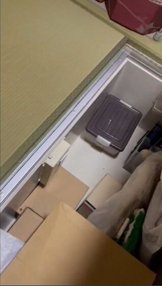 親戚 叔父 部屋 謎のボタン 隠し収納 エロ本 写真に関連した画像-05