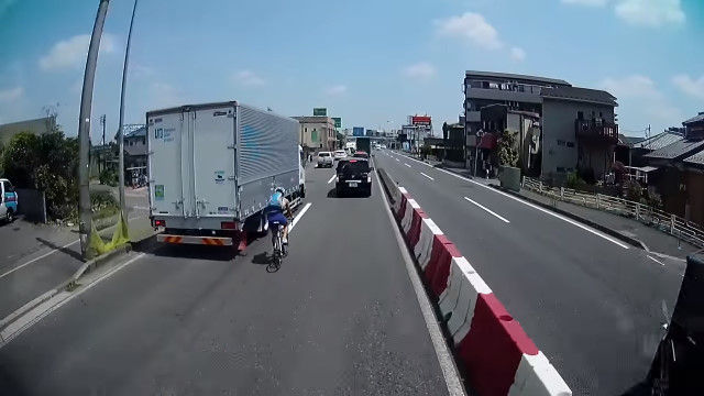 自転車 トラック マナー 交通トラブルに関連した画像-05