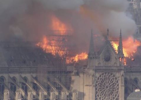 パリ ノートルダム大聖堂 火災 崩落 全焼に関連した画像-01