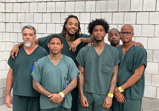 刑務所受刑者看守助けるに関連した画像-01