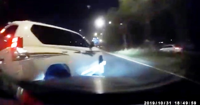 動画 あおり運転で幅寄せしてきたdqnさん 自業自得すぎる結果になってしまうｗｗｗｗｗｗ オレ的ゲーム速報 刃