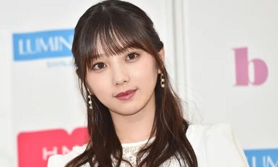 与田祐希　文春　乃木坂46　子持ちトレーナー　ジム　腰に手　恋愛禁止　不倫　秋元康に関連した画像-01