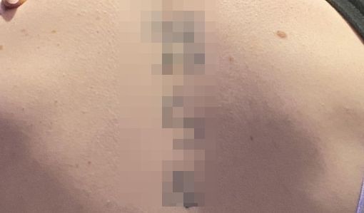 外国人 女性 若気の至り 背中 タトゥー 知らぬが仏に関連した画像-01