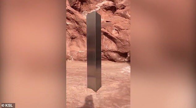 アメリカ　ユタ州　砂漠　モノリス　金属柱　消失　持ち去る　謎の集団に関連した画像-01