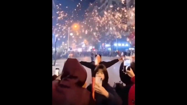 溶けた鉄 打鉄花 祭り 観客 中国 花火 に関連した画像-03
