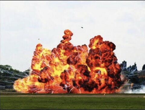 ハエ フランス ガスボンベ 爆発 破壊に関連した画像-01