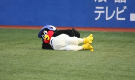 畜生ペンギン ヤクルトのマスコット つば九郎 早速akb総選挙の結婚ネタをぶち込むwwwww オレ的ゲーム速報 刃 畜生ペンギン ヤクルトのマスコット つば九郎 早速akb総選挙の結婚ネタをぶち込むwwwww オレ的ゲーム速報 刃