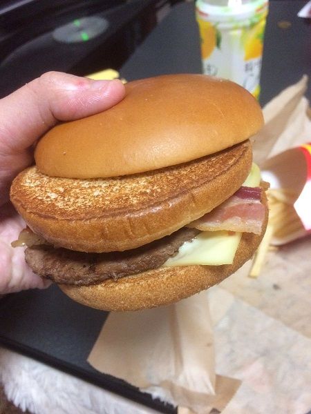 マクドナルドの名前募集バーガーが酷すぎｗｗｗｗｗｗｗ具の入れ忘れが多発してる模様ｗｗｗｗｗｗｗｗｗｗ オレ的ゲーム速報 刃