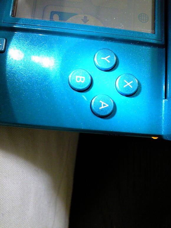 妊娠顔面アクアブルー 3dsのメッキが実物な意味で剥がれてきてる オレ的ゲーム速報 刃