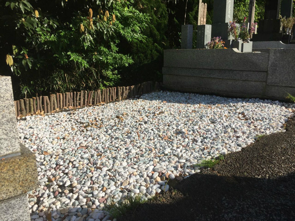 雑草対策に防草シートと砂利を敷いてみた 2ヶ月経って実際の効果はどうか 神奈川県第三部青年会 雑草対策に防草シートと砂利を敷いてみた 2ヶ月経って実際の効果はどうか 神奈川県第三部青年会