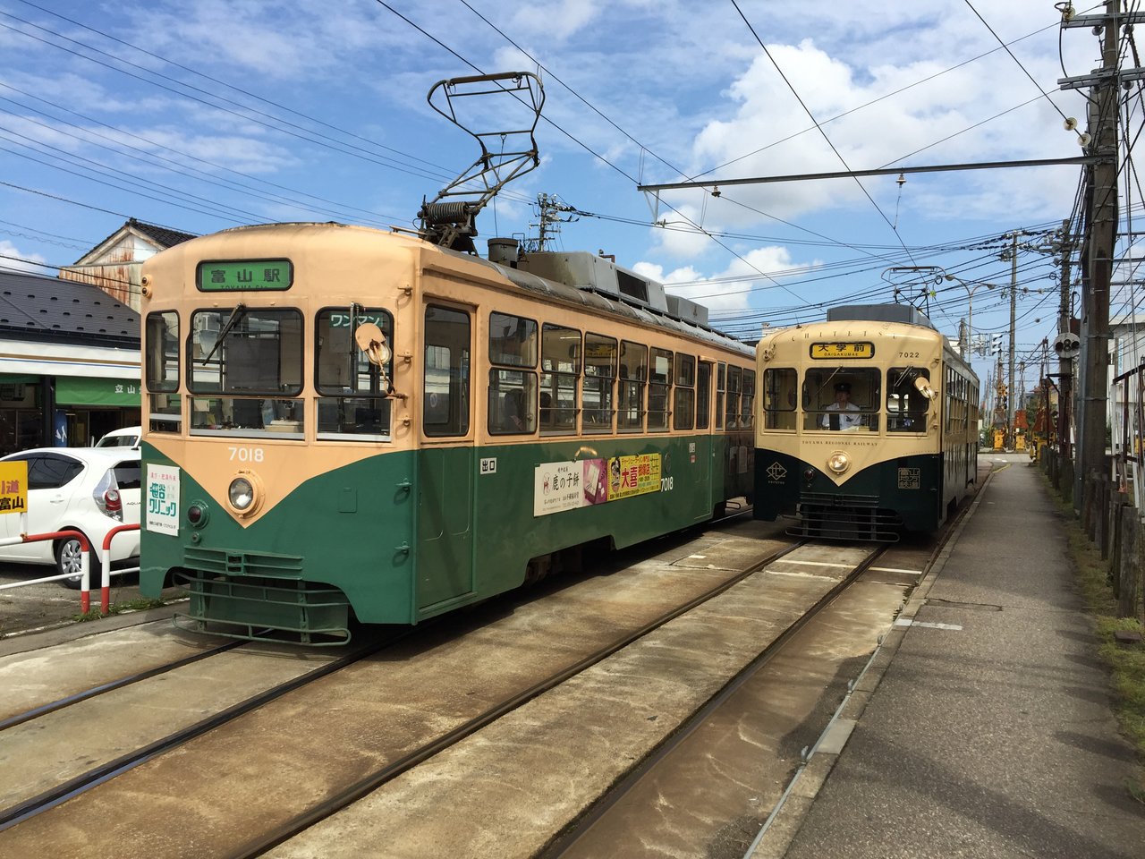 堪能 富山市内電車 路面電車先進地域 富山で路面電車乗り比べ その２ 両夜行で