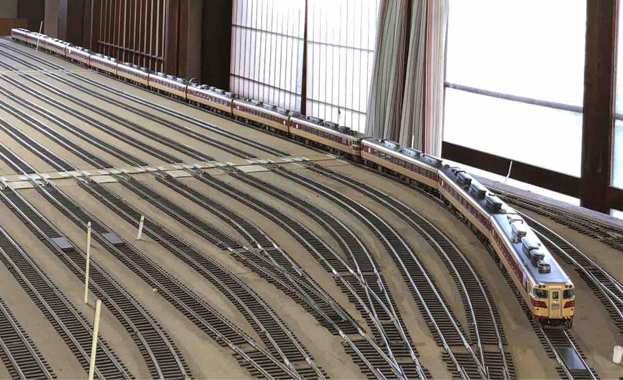 16番 キハ82系 13両編成 久々の運転 : 鉄道模型16番と国内および