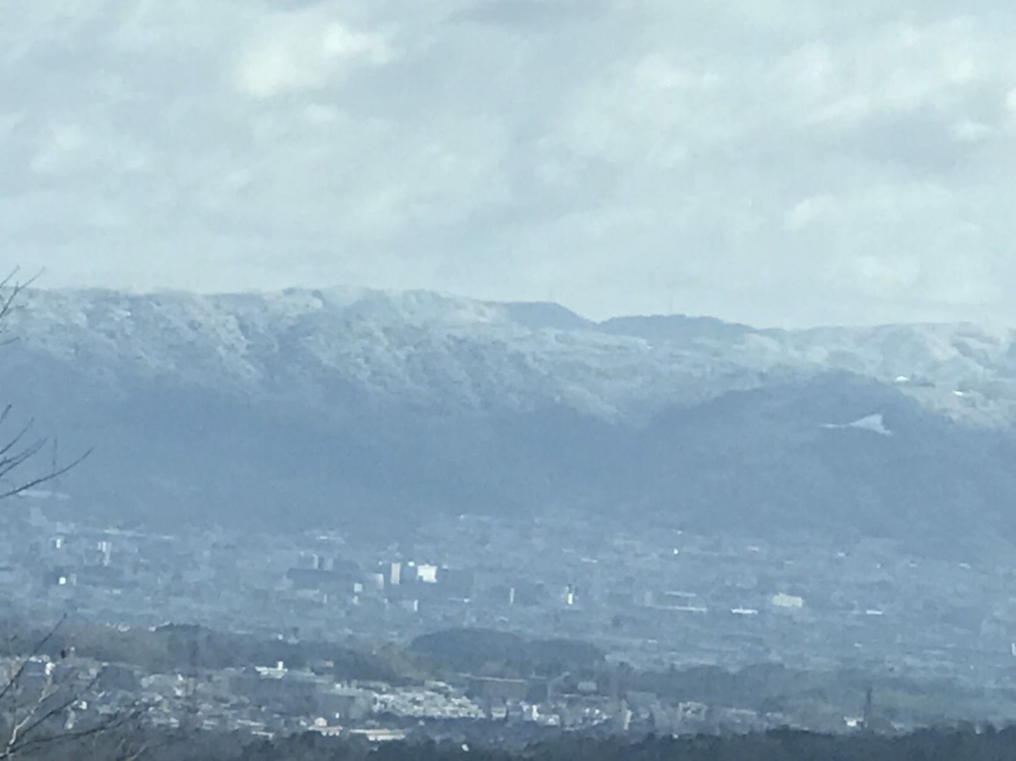 雪が積もった生駒山 ジンジャモール瓢箪山