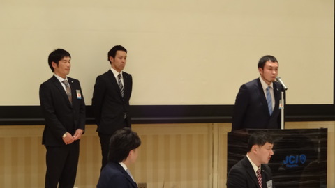 ①左から三浦君・西脇君・田中君