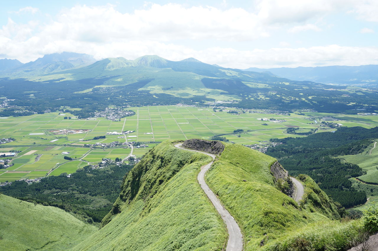 阿蘇 ラピュタの道 遠い空の雲の下で オートバイとともに 阿蘇 ラピュタの道 遠い空の雲の下で オートバイとともに