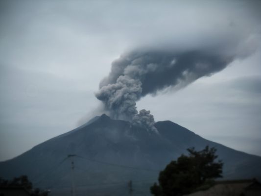 【気象庁】桜島が爆発的噴火…噴煙は「1500メートル」に達する