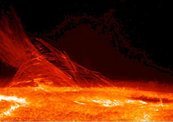 【CME】太陽の中央付近で爆発…コロナガスの衝撃波が「15～16日」に地球へ到着する！
