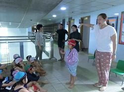 1年生 初めての水泳 香港日本人学校 大埔校 1年生 初めての水泳 香港日本人学校 大埔校
