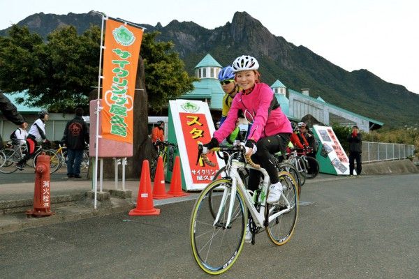 吉澤ひとみ 仕事場にロードバイクで駆け付けるもバイク便と間違われ門前払いを喰らう じてそく 吉澤ひとみ 仕事場にロードバイクで駆け付けるもバイク便と間違われ門前払いを喰らう じてそく