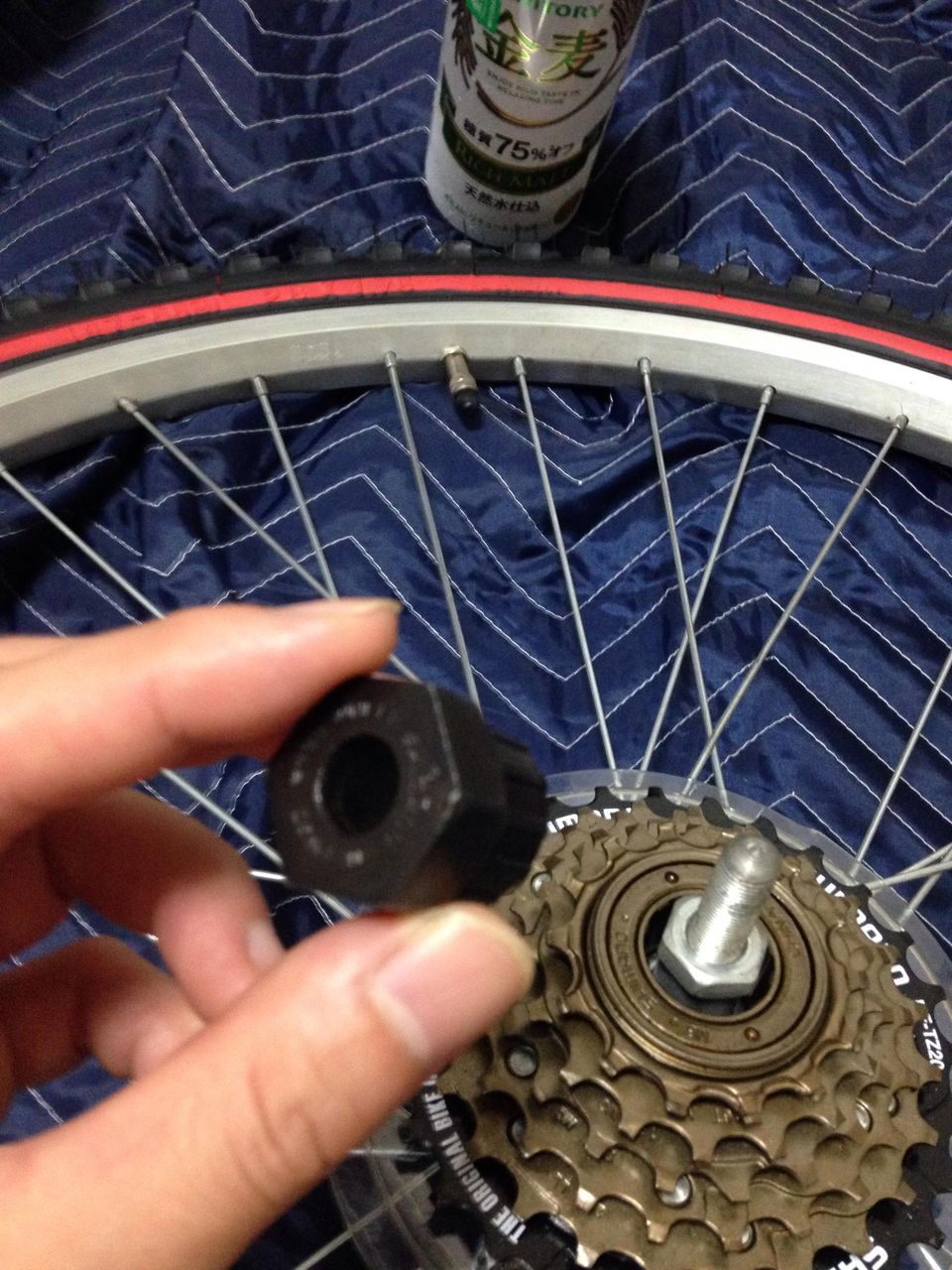 自転車の軸 ハブ にクレ556を掛けてしまった W じてそく