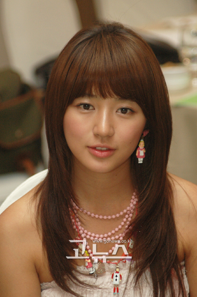 韓国 ユン ウネ 画像 ユン ウネの画像です パクシネ コンユ 韓国女優 画像バンキング