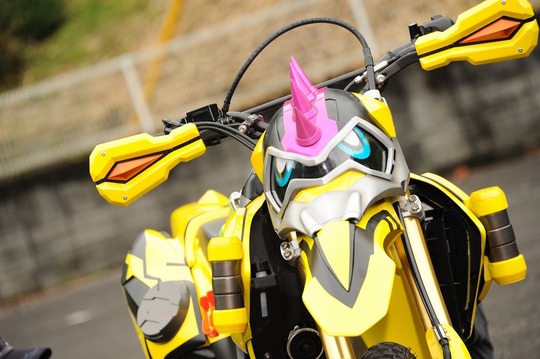 仮面ライダーレーザー バイクゲーマー レベル2 : ヒーロー &怪獣