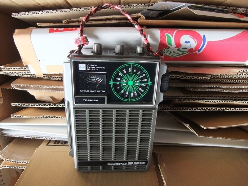 東芝「SOUND750 なく SSS」'70年代2バンドラジオ RP-727F