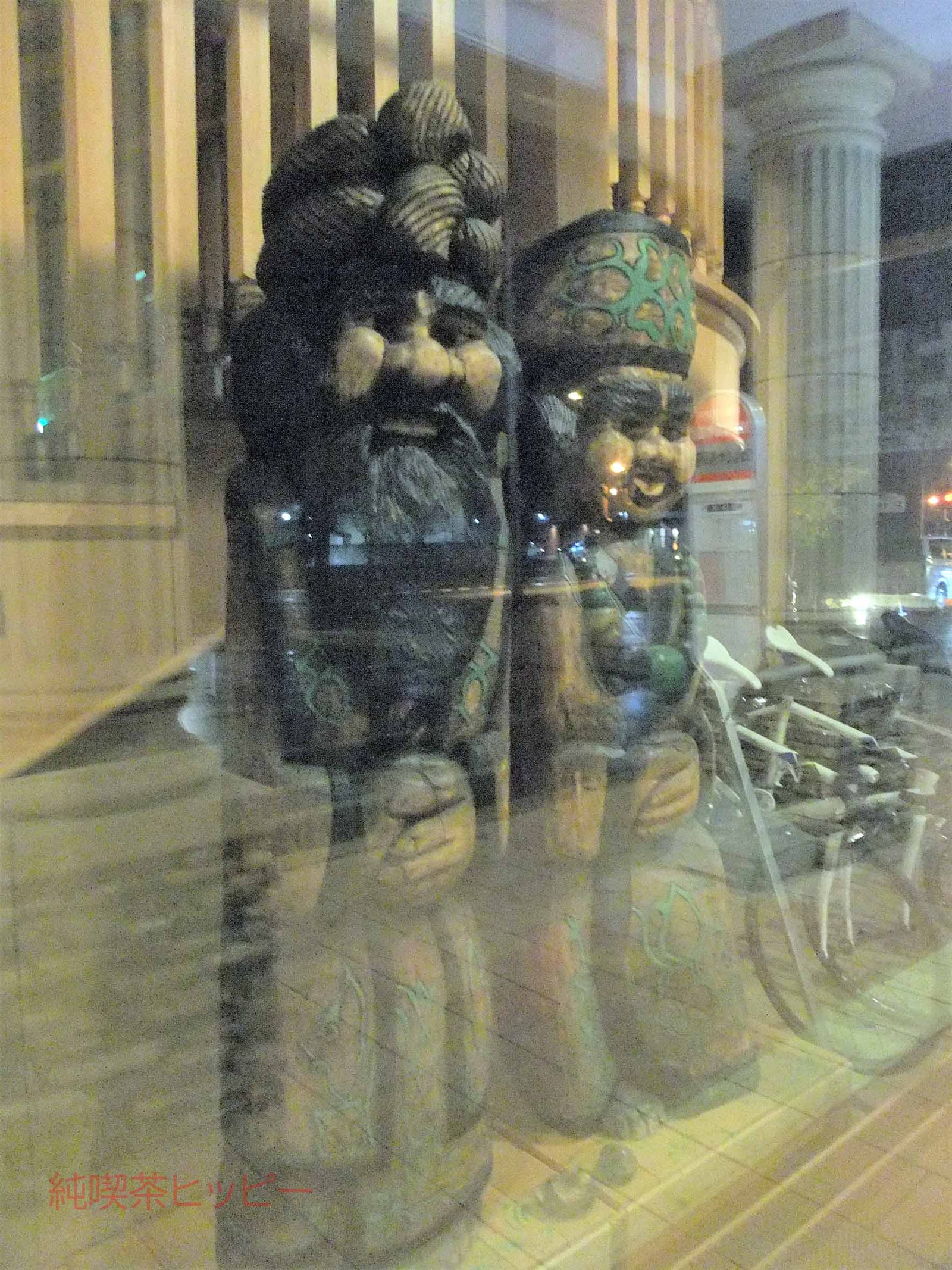 旧旭川駅舎前の木彫り　道の駅道草館に移動2