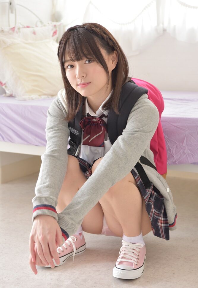 しゃがみ　アイドル　パンチラ 