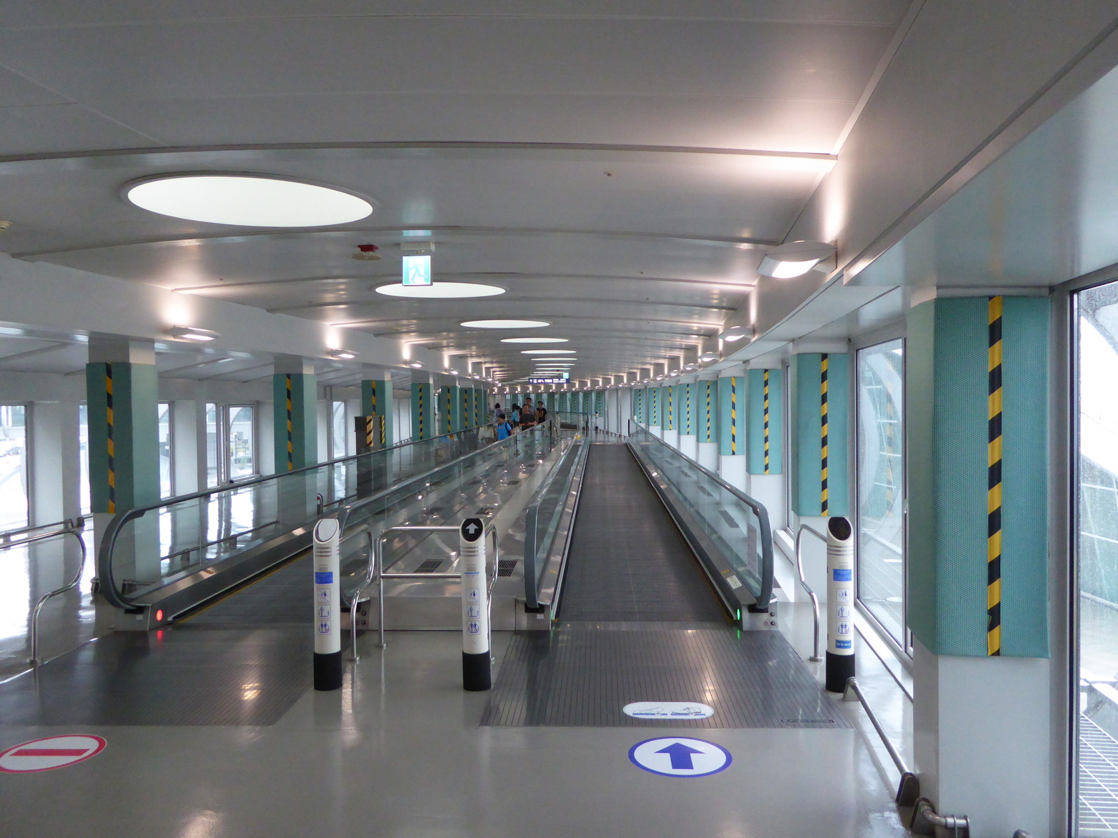 17 初夏の韓国一人旅 ヒョウンと歩く通路 空港に行く道 知らない街でプチ迷子