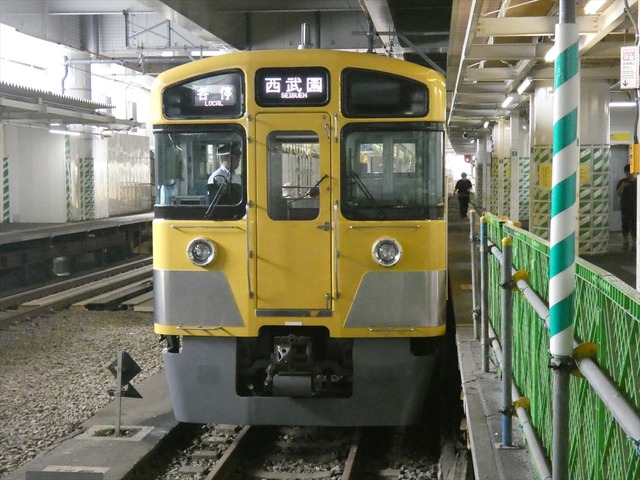 P2410533_R