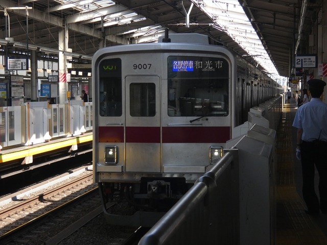 P2460139_R