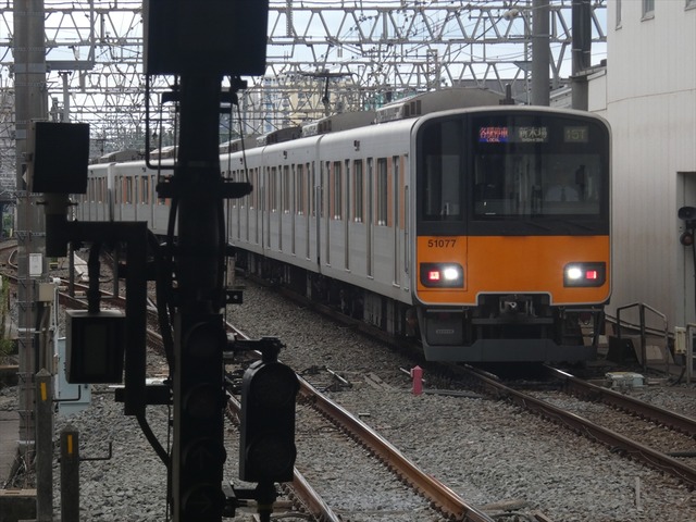 P2540332_R