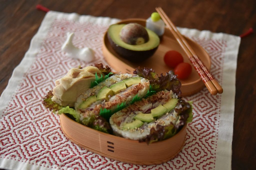 ｱﾎﾞｶﾄﾞおにぎらず弁当 ｽﾍﾟｱﾘﾌﾞ 十さん