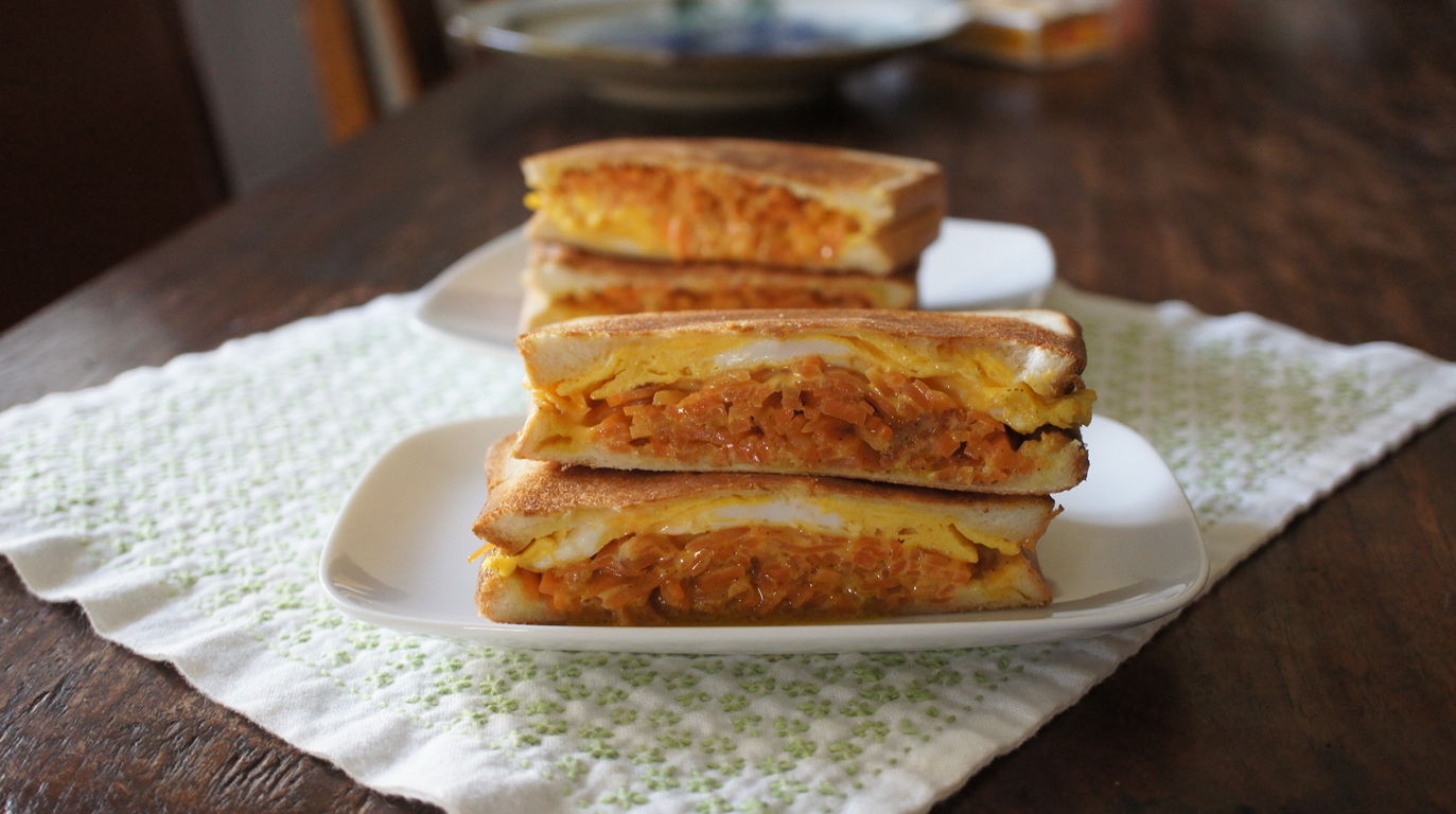 人参しりしり卵のホットサンド 十さん