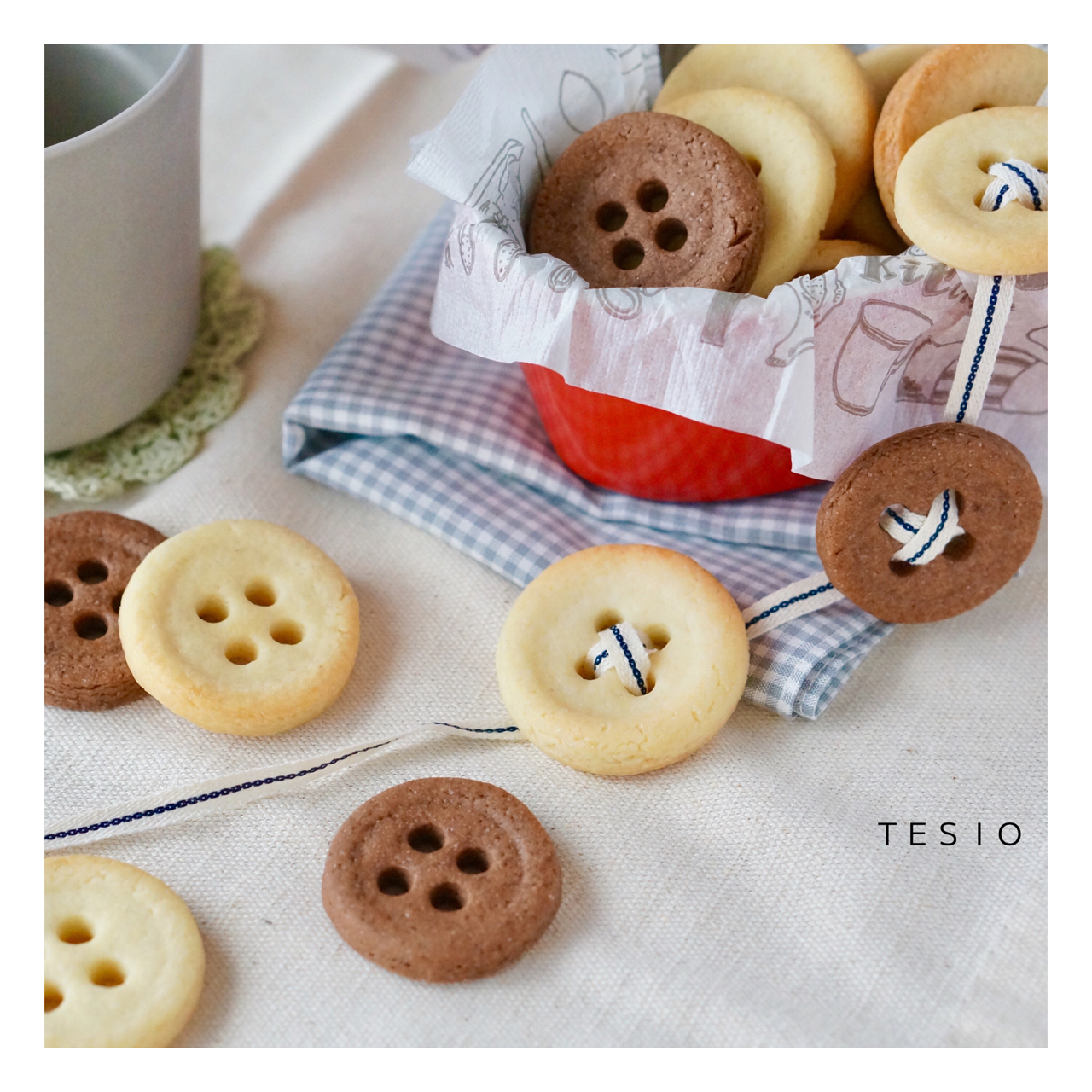 ひもを通したくなる ボタンクッキー の作り方 クリスマスオーナメントにも かわいいおべんとう ひもを通したくなる ボタンクッキー の作り方 クリスマスオーナメントにも かわいいおべんとう