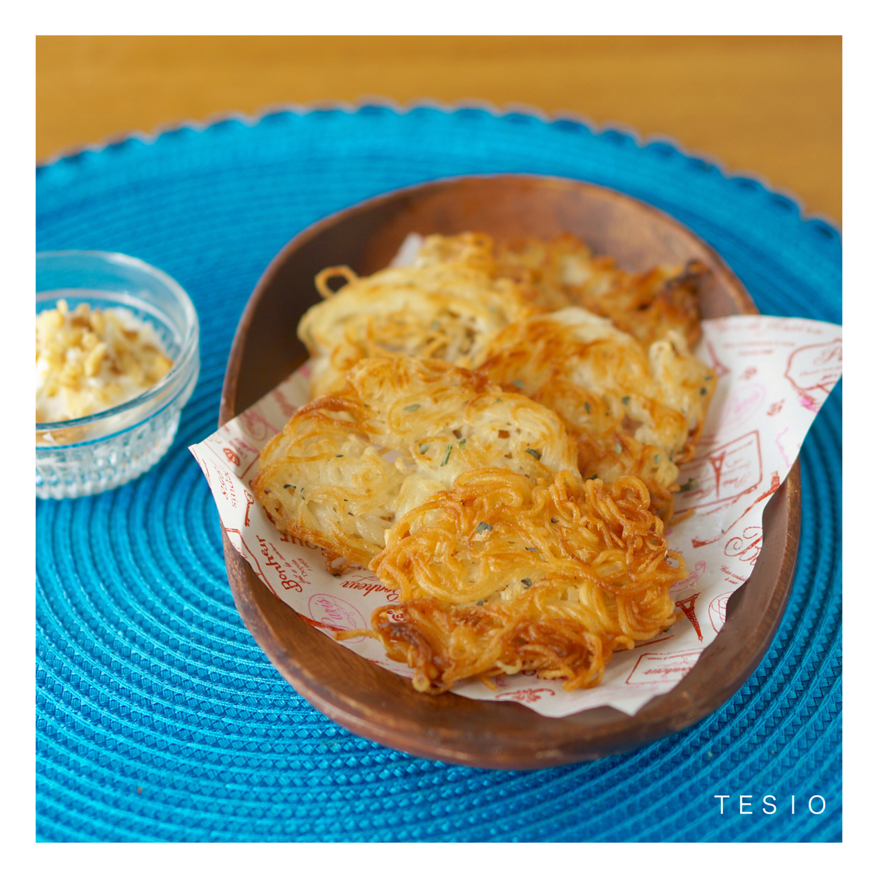 余ったそうめんをおしゃれにアレンジ カリカリそうめんのオープンサンド かわいいおべんとう