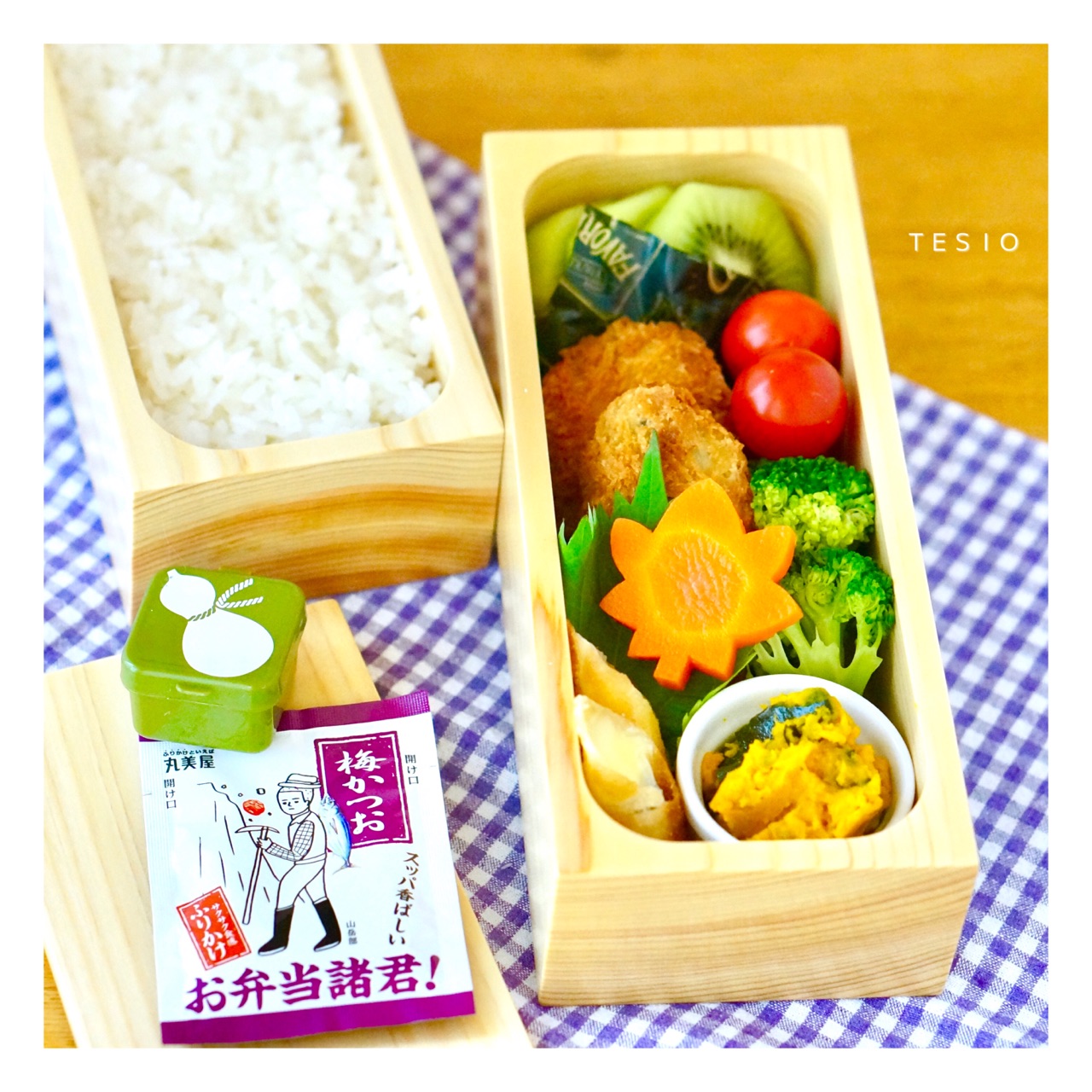 アジの揚げ焼きフライと もみじの飾り切りで秋弁当 かわいいおべんとう