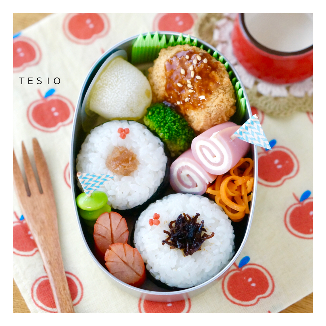 パパッと見栄え良く 具が見えるおにぎり弁当 かわいいおべんとう