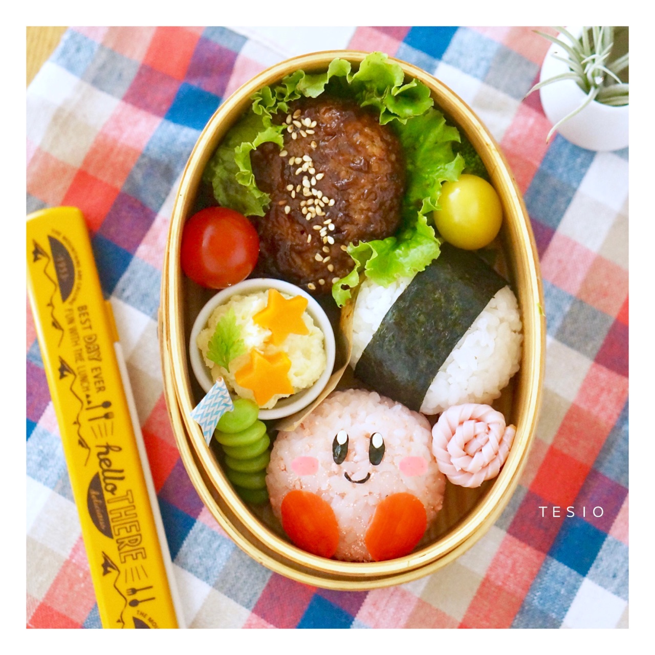 体育祭 ハンバーグと星のカービィおにぎり弁当 かわいいおべんとう