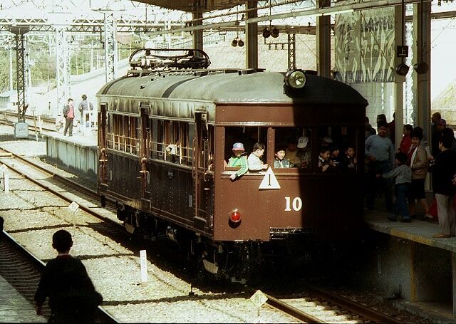 83031913